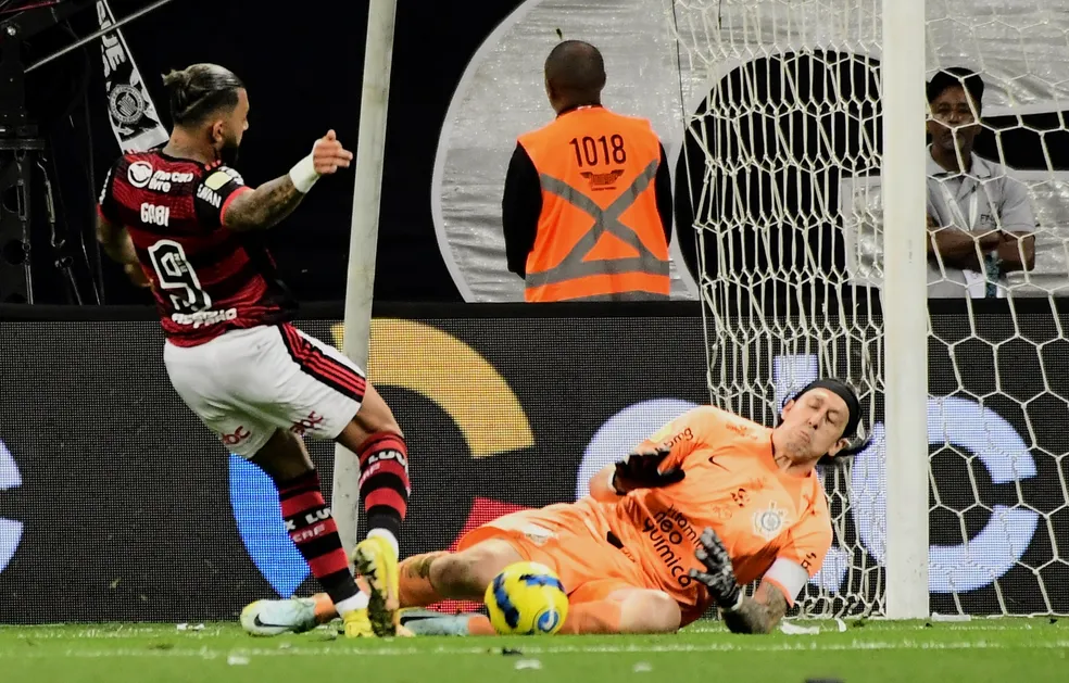 Cássio projeta finais contra o Flamengo na Copa do Brasil